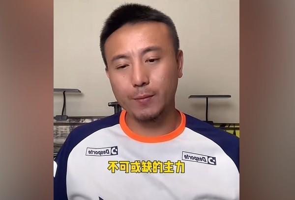 如何用英语介绍一位“CBA的足球明星”？